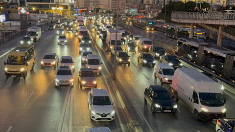 Yılın Son Mesai Çıkışı İstanbul Kilit! Trafik Yoğunluğu Yüzde 74'e Çıktı