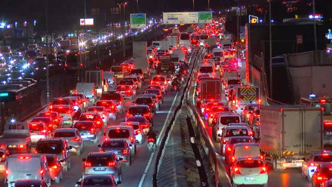 Mesai Çıkışı Çilesi... İstanbul'da Trafik Kilitlendi