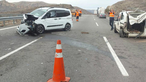 Niğde’de Can Pazarı! İki Araç Çarpıştı, 1 Ölü, 7 Yaralı