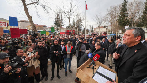 Özgür Özeli 6 Şubat Depreminin Vurduğu Adıyaman’da: Bu İşin Siyaseti Parti Ayrımı Olmaz