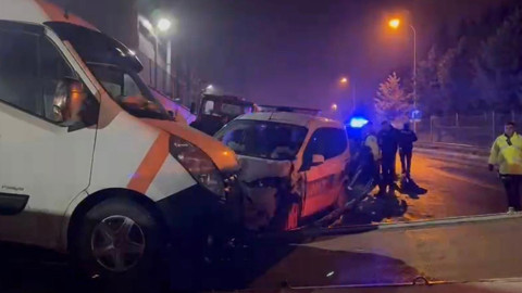 Sultanbeyli'de Trafik Kazası, 2'si Polis 3 Yaralı