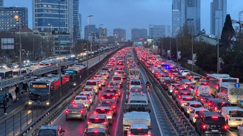Megakent Kilitlendi! İstanbul’da Trafik Yoğunluğu Yüzde 90’a Çıktı