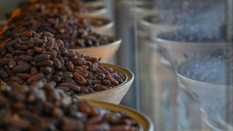 İftar Sofralarının Vazgeçilmezi Lüks Oldu: Hurma Fiyatları Cep Yakıyor, Kilosu Etle Yarışıyor