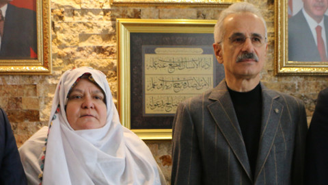 Kıyafeti Üzerinden Saldırıya Uğramıştı... Bakan Uraloğlu'ndan Ziyaret: 'Ellerine Fırsat Geçse...'