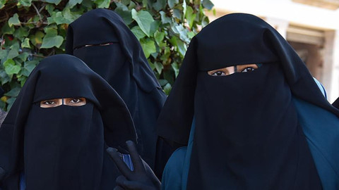 İspanya'da Aşırı Sağ Devrede: Burka ve Peçe Yasaklandı