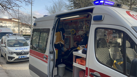 Komşular Arasında Gürültü Nedeniyle Bıçaklı Kavga: 4 Yaralı