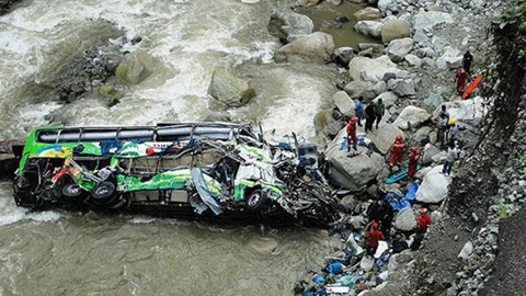 Nepal'de Yolcu Otobüsü Faciası, 17 Ölü