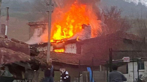 Bursa'da Soba Faciası! Küle Dönen Evden Cansız Bedenleri Çıktı