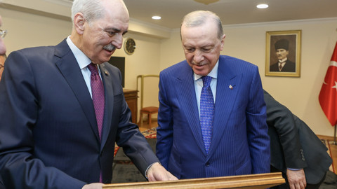 Numan Kurtulmuş'tan Cumhurbaşkanı Erdoğan'a Sırrı Süreyya Önder Fotoğrafı