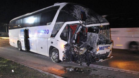 Amasya'da Yolcu Otobüsü TIR'a Çarptı: 11 Yaralı