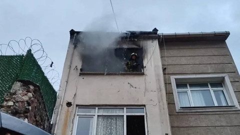 Fatih'te 3 Katlı Ev Cayır Cayır Yandı: 1 Ölü, 7 Yaralı