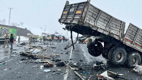 Van'da Feci Kaza! Aynı Aileden 2 Kişi Öldü