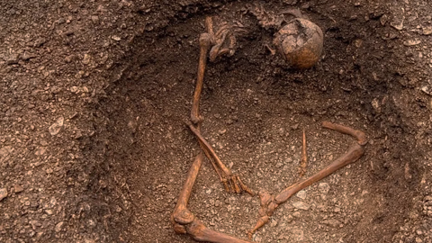 Fransa’da Şaşırtan Keşif: Antik Galyalılar Oturur Pozisyonda Gömülmüş