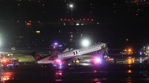 ABD’de Feci Kaza! Yolcu Uçağı İtfaiye Aracına Çarptı: Pilot ve Yardımcı Pilot Hayatını Kaybetti