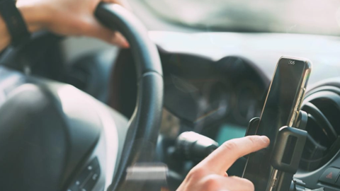 DMM'den 'Koku ve Telefon Tutucu Yasağı' İddiasına Yanıt