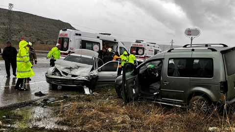 Ankara'da Trafik Kazası! 1 Ölü, 4 Yaralı