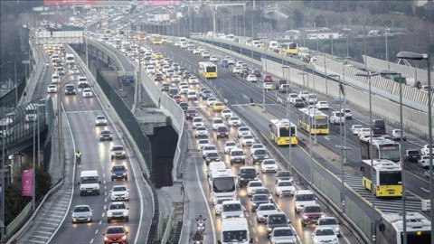İstanbul'da Yağmur Trafiği Felç Etti! Yoğunluk Yüzde 80'e Aştı