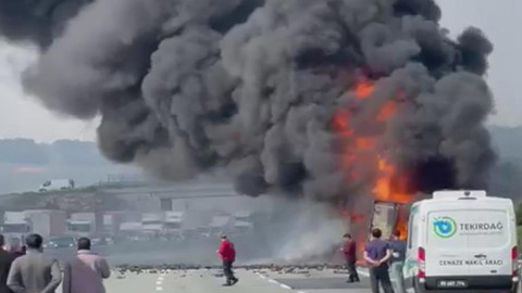 Kuzey Marmara Otoyolu'nda TIR Yangını: Üstü Üste Patlama Sesleri, Yol Trafiğe Kapandı