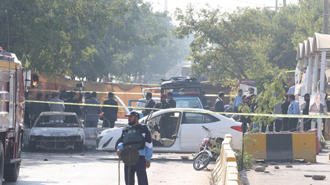 Pakistan'da Karakola Bombalı Saldırı: Ölü ve Yaralılar Var