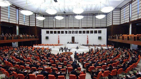 TBMM'de Milyonları İlgilendiren Yasa Teklifi Görüşülecek: Doğum İzni ve 15 Yaş Altına Sosyal Medya Yasağı