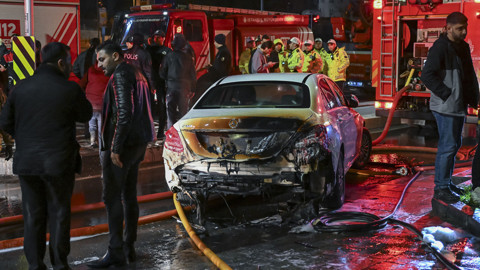 İstanbul'da Milyonluk Yangın: 15 Lüks Araç Küle Döndü