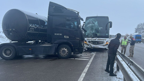Erzurum'da Zincirleme Facia: 2 Yolcu Otobüsü, 2 Tır...