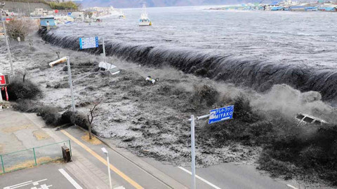 Japonya'da 7.4'lük Deprem! Tsunami Uyarısı Yapıldı