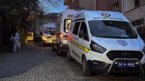 Üsküdar'da Vahşet! Annesini ve Babasını Öldürdü, İntihar Etti