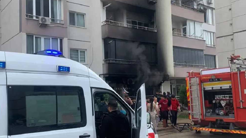 Adana'da 14 Katlı Binada Can Pazarı: Battaniyelere Sarılarak Kurtuldular