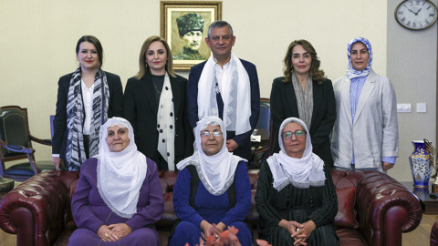 'Barış Anneleri' CHP’yi Ziyaret Etti