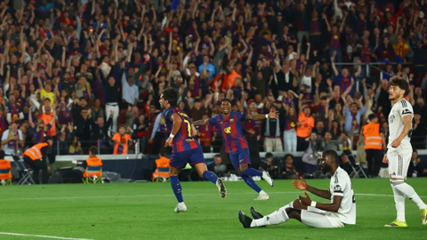 Barcelona Real'i Devirdi, Şampiyonluğunu İlan Etti