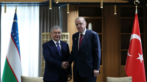 Cumhurbaşkanı Erdoğan Türkistan'da: Özbekistan Cumhurbaşkanı ile Kritik Zirve