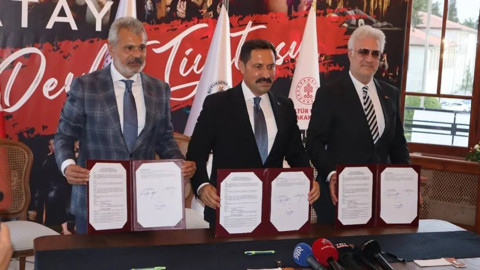 Depremde Yıkılan Tarihi Hatay Devleti Meclis Binası Tiyatroyla Küllerinden Doğdu