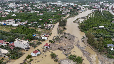 Metrekareye 157 Kilogram Yağış! Hatay'dan Can Kaybı Yükseldi, Okullar Tatil Edildi