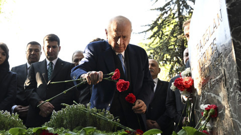 Bahçeli'den Türkeş'in Anıt Mezarına Ziyaret