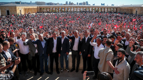 Özgür Özel'in Mitingine Katılan Vekiller Belli Oldu: İşte O 45 Kişilik Liste