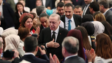 AK Parti'de Kritik Zirve: Cumhurbaşkanı Erdoğan O İsimlerin Biletini Kesebilir