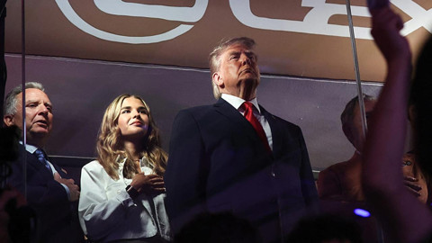Trump'a NBA Maçında Büyük Protesto! Alınan Güvenlik Önlemleri Taraftarı Çıldırttı