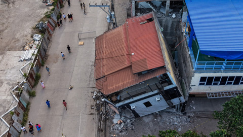 Zamana Karşı Yarış: Filipinler'deki Dev Depremde Ordu Sahada