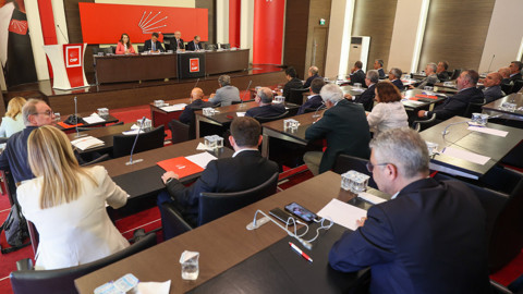 İstifaların Ardından Kalan 28 Üye ile PM Toplantısı: 'Kurultaya Gidilmesi Hukuken Mümkün Değil'