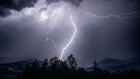 Meteoroloji İki Bölge İçin Uyardı: Ani Sel, Su Baskını ve Yıldırım Uyarısı