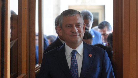 Yeni Parti Neden 'Felaket Senaryosu'? İşte Özgür Özel'i Bekleyen 3 Temel Tehlike