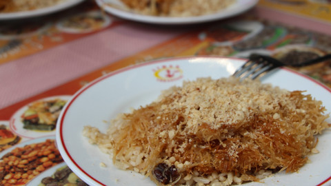 Rize’den Ezber Bozan Lezzet: ‘Böyle Yemek mi Olur’ Diyen Bir Daha Bırakamıyor! Pilav Üstü Kadayıf Akını