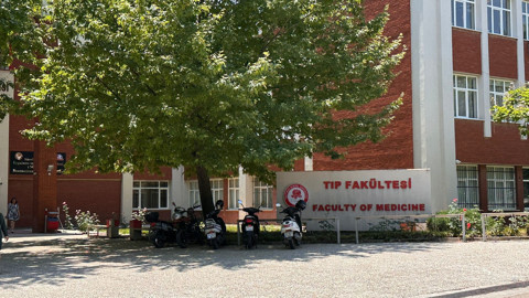 Tıp Fakültesinde Rüşvet Karşılığı Sınav Soruları Sızdırıldı İddiası! Emniyet Soruşturma Başlattı, Sınav İptal Edildi
