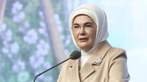 İznik Çinileri ve Türk Lezzetleriyle Karşılama: Emine Erdoğan’dan NATO Lider Eşlerine Özel Davet