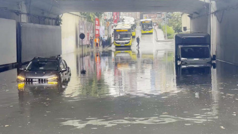 Sağanak Yağmur İstanbul'a Geri Dönüyor: Meteoroloji Tarih Vererek Uyardı
