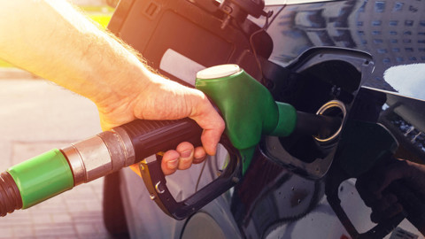 Motorine Dev Zam: Litre Fiyatı 70 TL Sınırını Aşarak Rekor Kırdı!