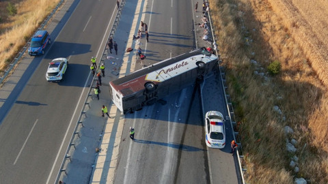 Yolcu Otobüsü Kaza Yaptı, Onlarca Yaralı Var