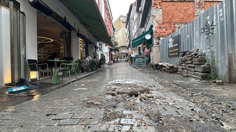 İstanbul'da Sağanak Vurdu: Üsküdar’ın Ünlü Gastronomi Sokağı Göle Döndü