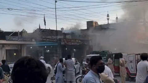 Pakistan'da Canlı Bomba Saldırısı: Çok Sayıda Ölü ve Yaralı